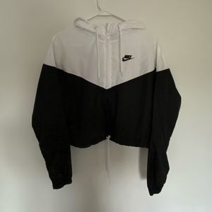 Cropped Nike Windbreaker